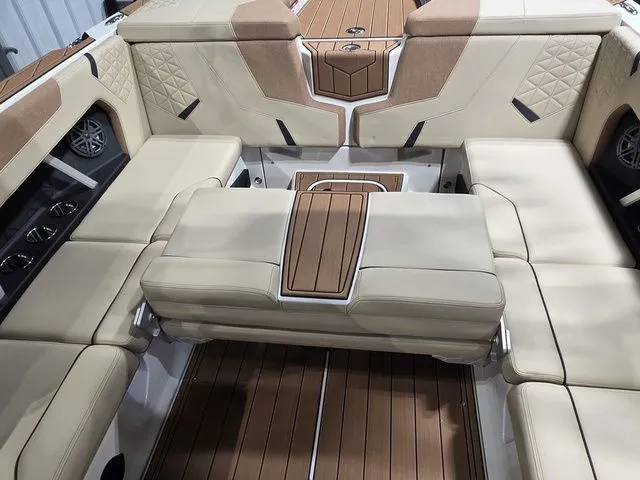 Slide: The Image of Nautique Super Air Nautique GS22 2026 - 13