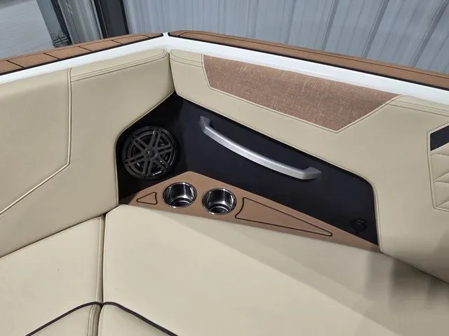 Slide: The Image of Nautique Super Air Nautique GS22 2026 - 23