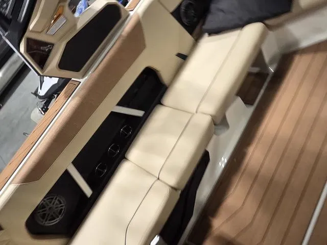 Slide: The Image of Nautique Super Air Nautique GS22 2026 - 27