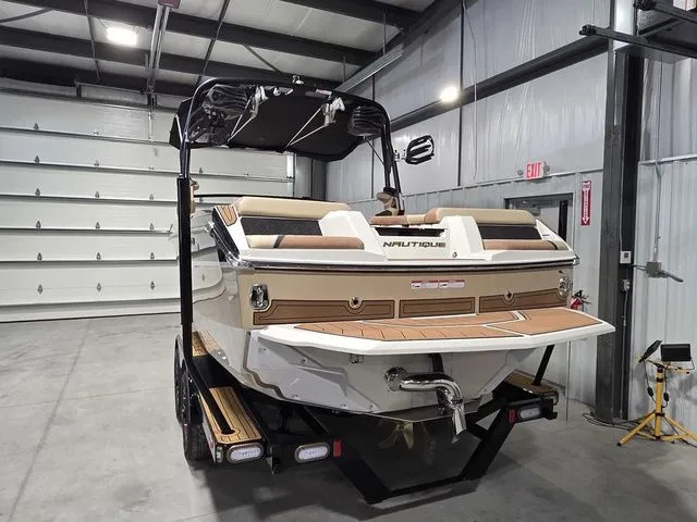 Slide: The Image of Nautique Super Air Nautique GS22 2026 - 4