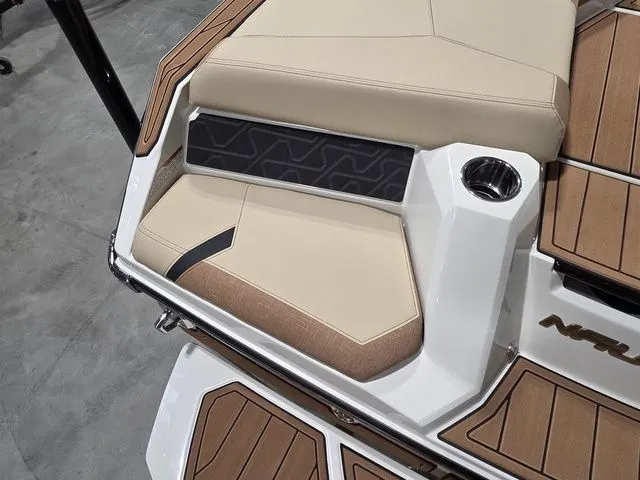 Slide: The Image of Nautique Super Air Nautique GS22 2026 - 6