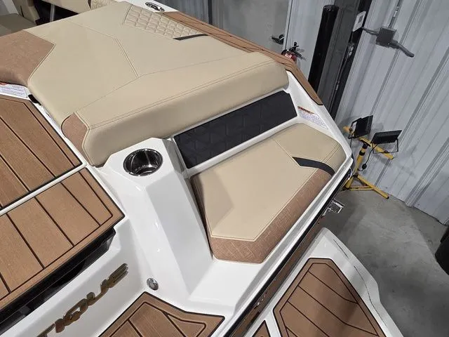 Slide: The Image of Nautique Super Air Nautique GS22 2026 - 7