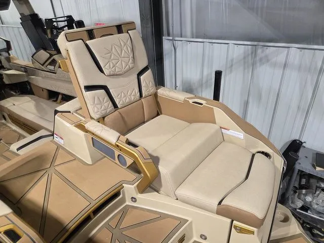 Slide: The Image of Nautique Super Air Nautique G25 Paragon 2026 - 19