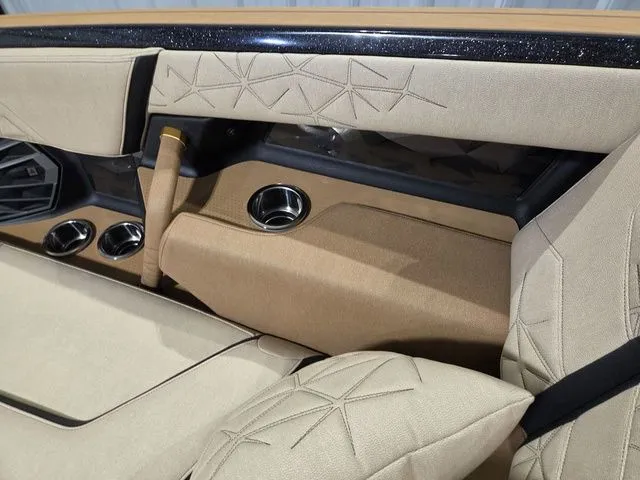 Slide: The Image of Nautique Super Air Nautique G25 Paragon 2026 - 44