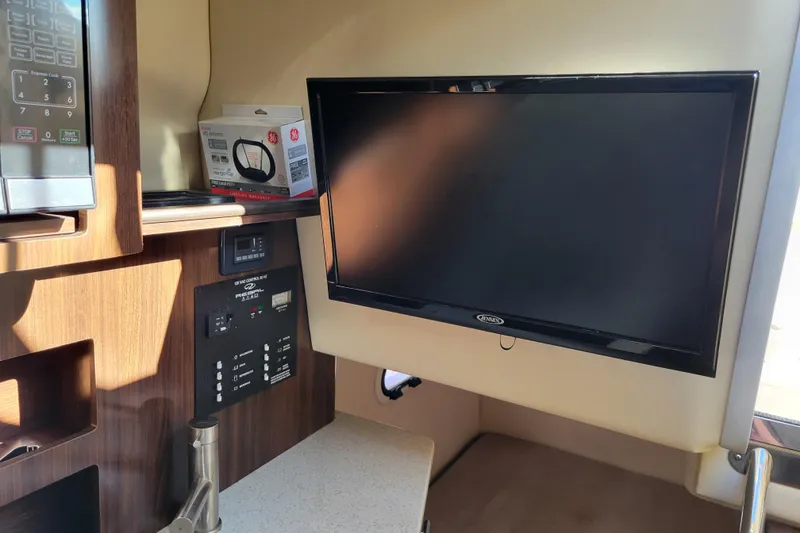 Slide: The Image of Fusion MS-AV755 stereo system in 2018 Regal 26 Express boat, displaying FM 99.90 MHz. - 31