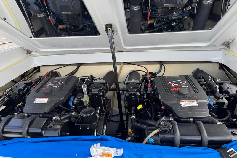 Slide: The Image of 2005 Formula 292 FASTech boat engine compartment with twin MerCruiser 6.2 MPI engines. - 17
