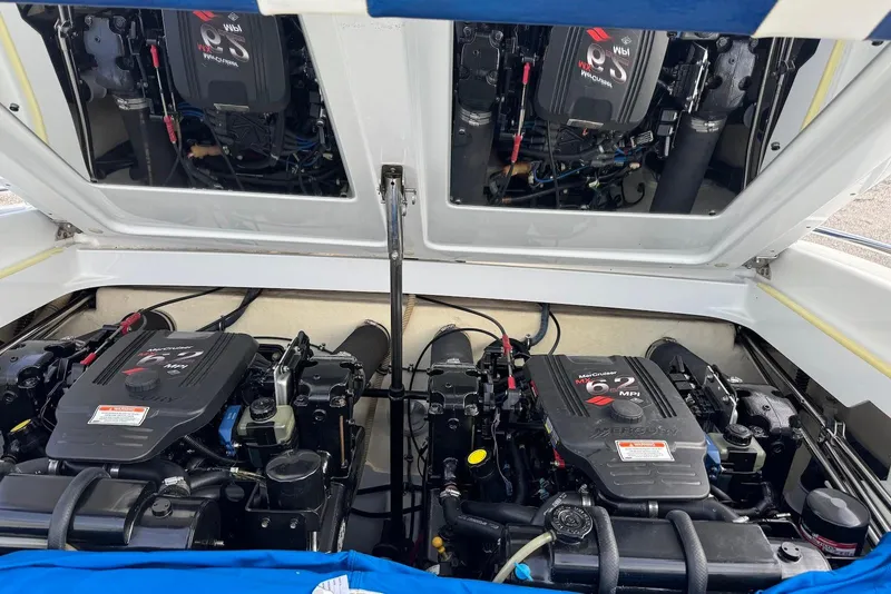 Slide: The Image of 2005 Formula 292 FASTech boat engines, featuring dual MerCruiser 6.2 MPI motors. - 18