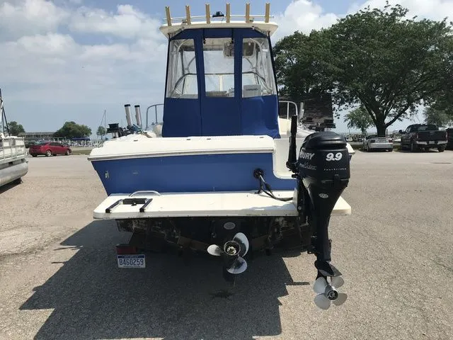 Slide: The Image of Sport-Craft 241 Walkaround 2001 - 4