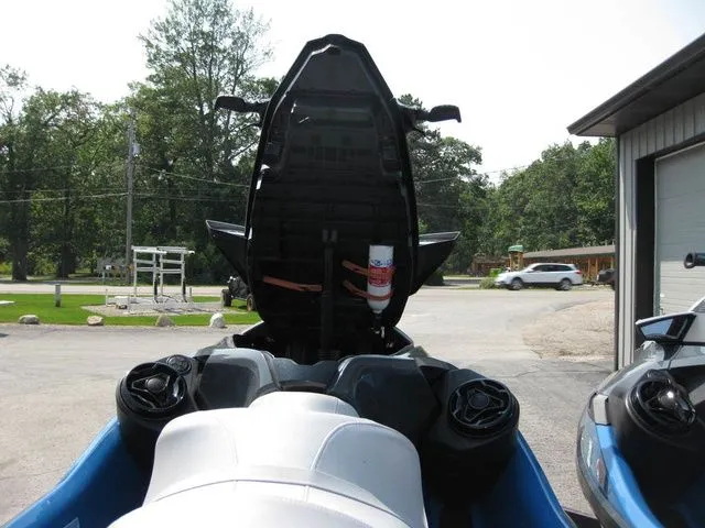 Slide: The Image of BRP GTX 155 SOUND SYSTEM 2018 - 13