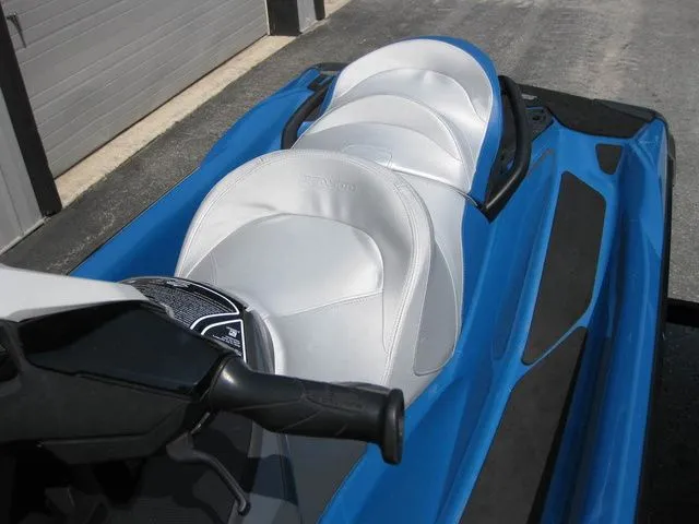 Slide: The Image of BRP GTX 230 SOUND SYSTEM 2018 - 11