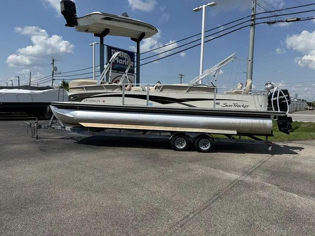 The Image of Tracker Regency Party Barge 27 2009 - 1