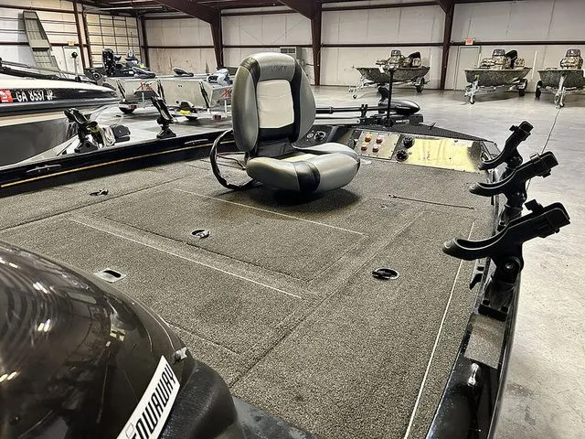 Slide: The Image of Lowe Stinger 195 Dc 2016 - 4