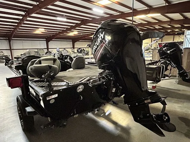 Slide: The Image of Lowe Stinger 195 Dc 2016 - 7