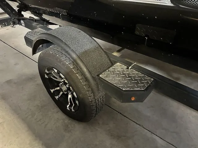 Slide: The Image of Lowe Stinger 195 Dc 2016 - 8