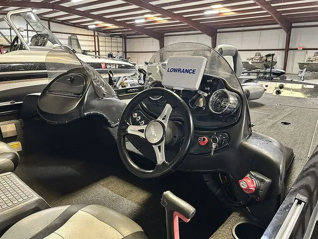 Slide: The Image of Lowe Stinger 195 Dc 2016 - 9