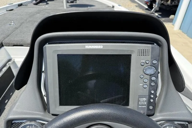 Slide: The Image of 2014 Skeeter FX 20 boat dashboard with Humminbird GPS fishfinder system. - 17