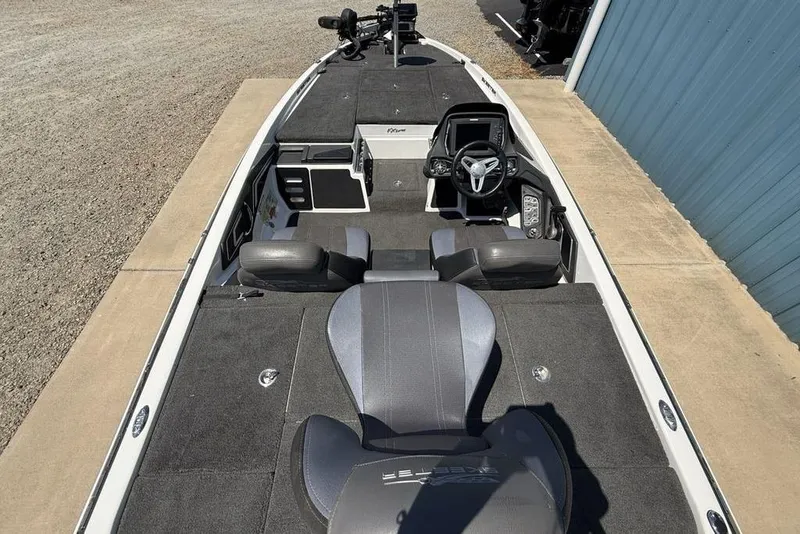 Slide: The Image of 2014 Skeeter FX 20 boat interior with steering console and seating. - 26