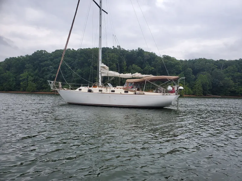 Slide: The Image of Alberg Sailboats 34 1985 - 0