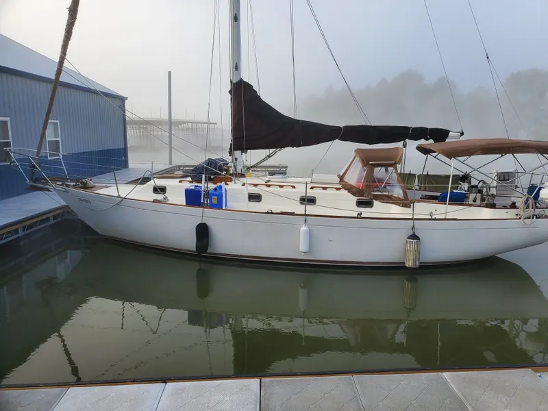 Slide: The Image of Alberg Sailboats 34 1985 - 1