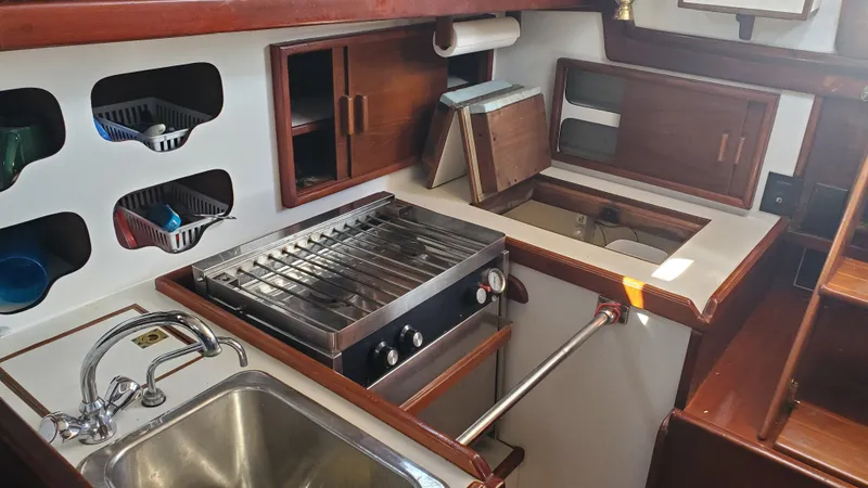 Slide: The Image of Alberg Sailboats 34 1985 - 10