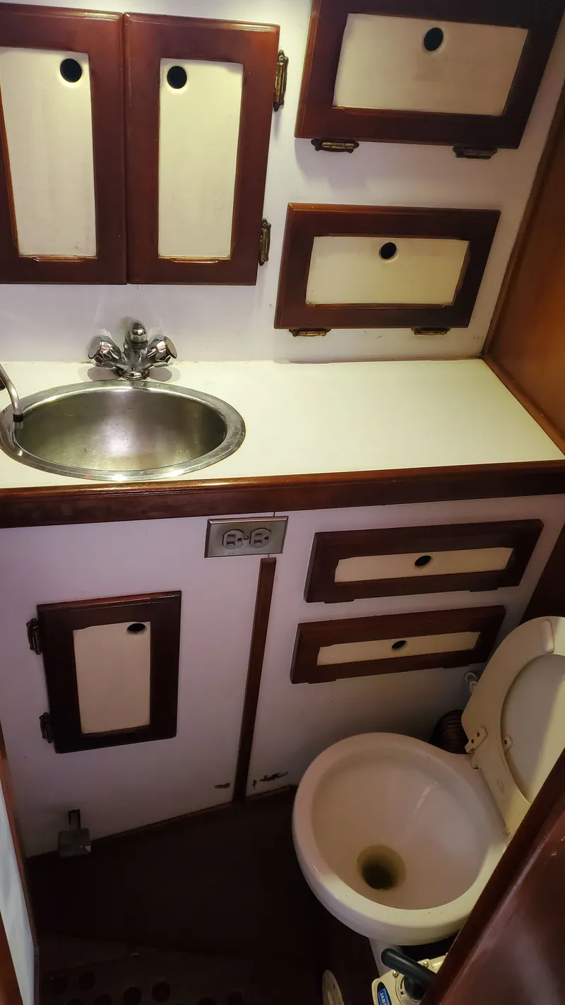 Slide: The Image of Alberg Sailboats 34 1985 - 11