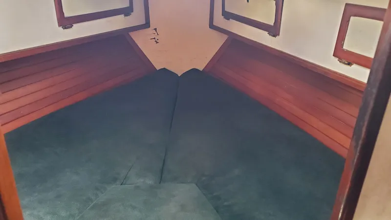 Slide: The Image of Alberg Sailboats 34 1985 - 13