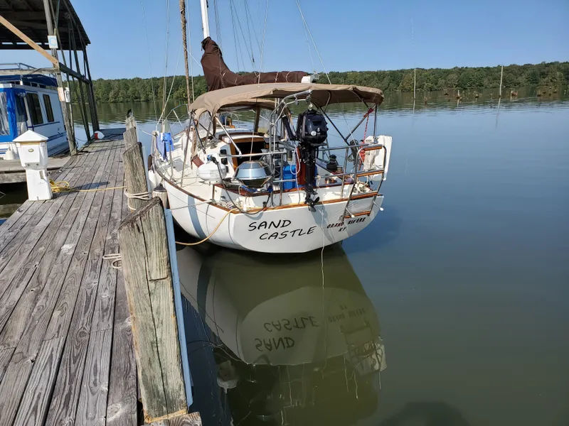 Slide: The Image of Alberg Sailboats 34 1985 - 15