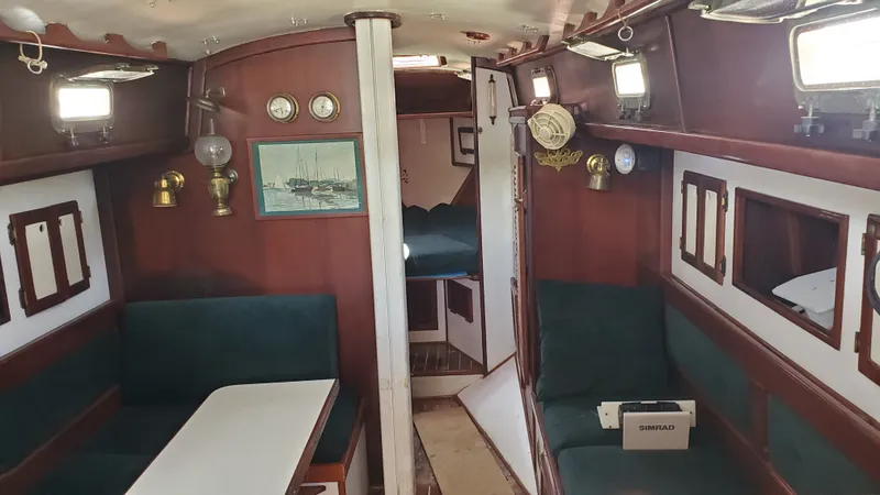 Slide: The Image of Alberg Sailboats 34 1985 - 6