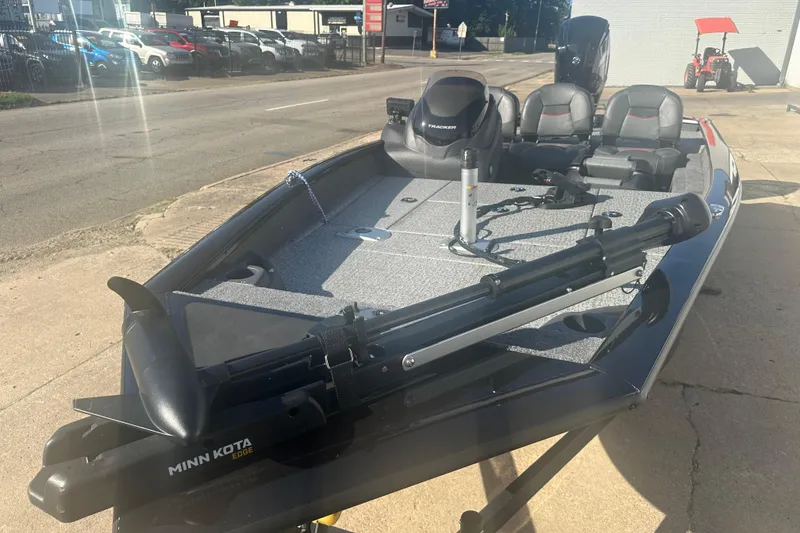 Slide: The Image of 2024 Tracker Pro Team 175 TF boat with Minn Kota Edge trolling motor. - 8