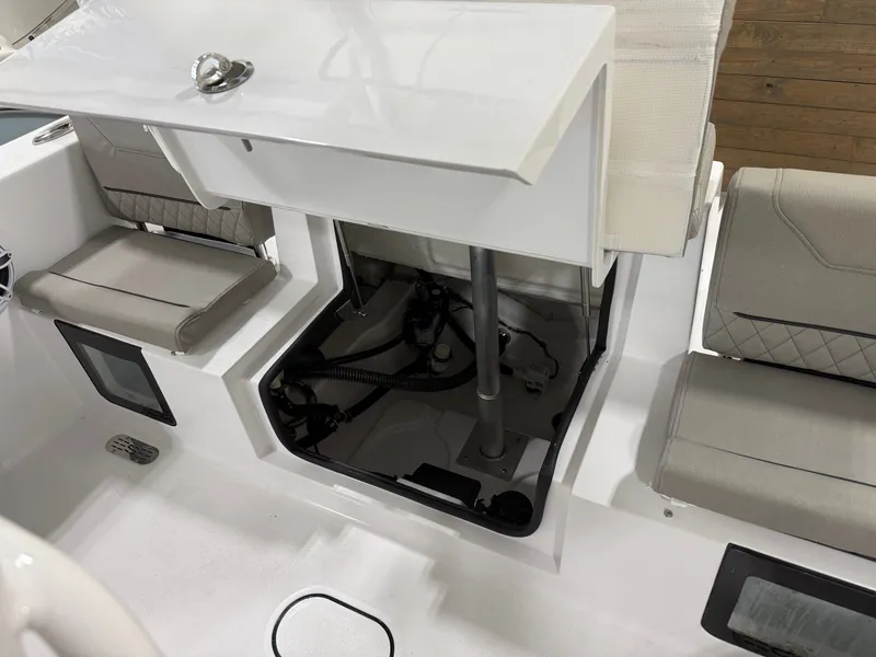 Slide: The Image of Sportsman Heritage 231 Center Console 2025 - 7