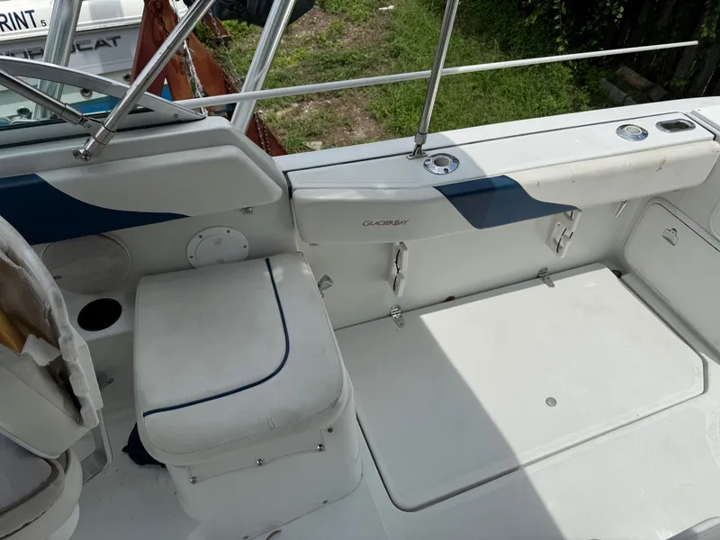 Slide: The Image of Glacier Bay 2240sx Renegade 2003 - 4