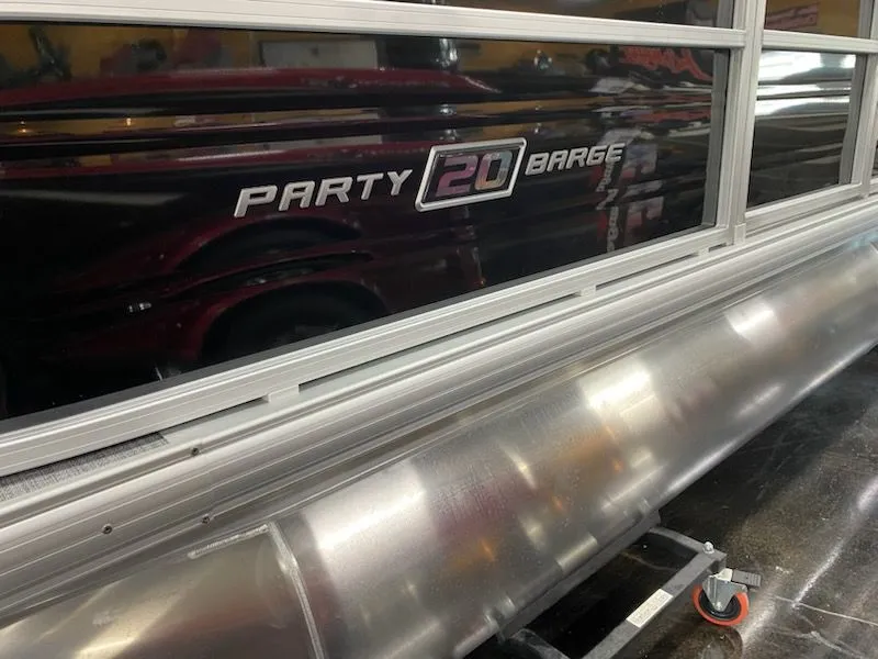 Slide: The Image of Sun Tracker Party Barge 20 DLX 2026 - 7