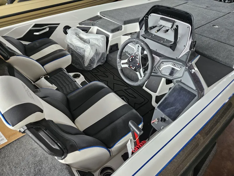 Slide: The Image of Skeeter FXR20 FLEX 2026 - 12