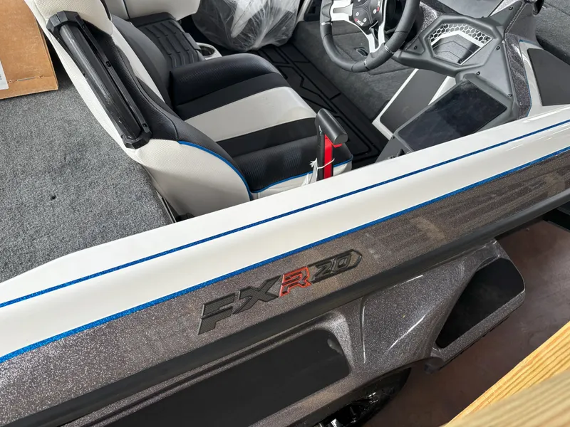 Slide: The Image of Skeeter FXR20 FLEX 2026 - 15