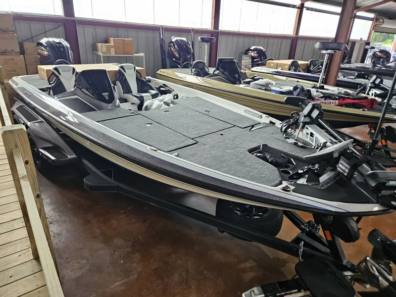 Slide: The Image of Skeeter FXR20 FLEX 2026 - 4