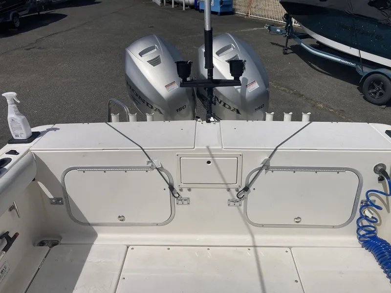 Slide: The Image of Trophy 2509 Walkaround 2002 - 10