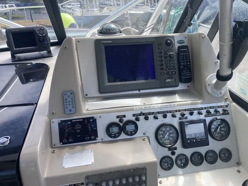 Slide: The Image of Trophy 2509 Walkaround 2002 - 5