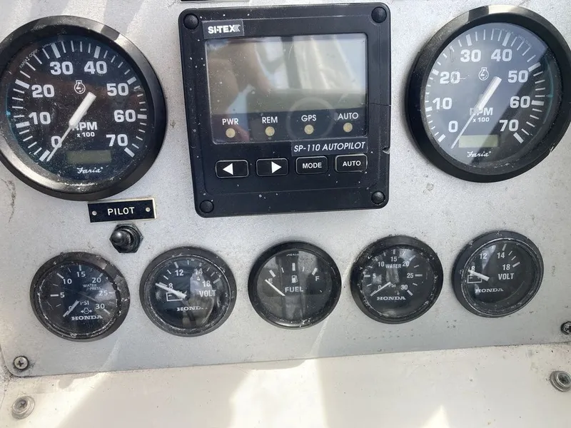 Slide: The Image of Trophy 2509 Walkaround 2002 - 6