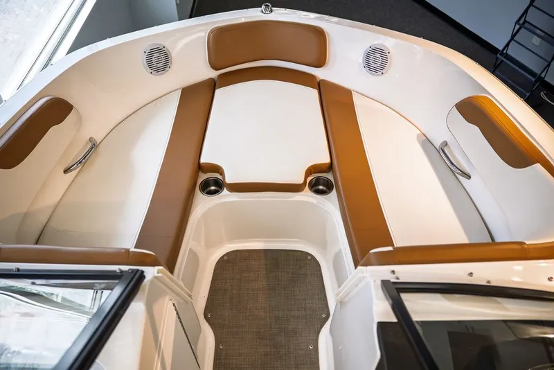 Slide: The Image of Bayliner VR5 Bowrider I/O 2020 - 12