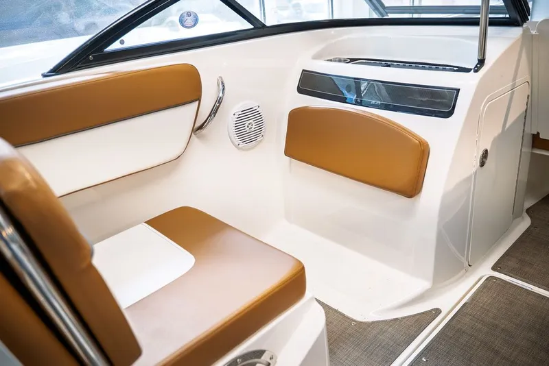 Slide: The Image of Bayliner VR5 Bowrider I/O 2020 - 5