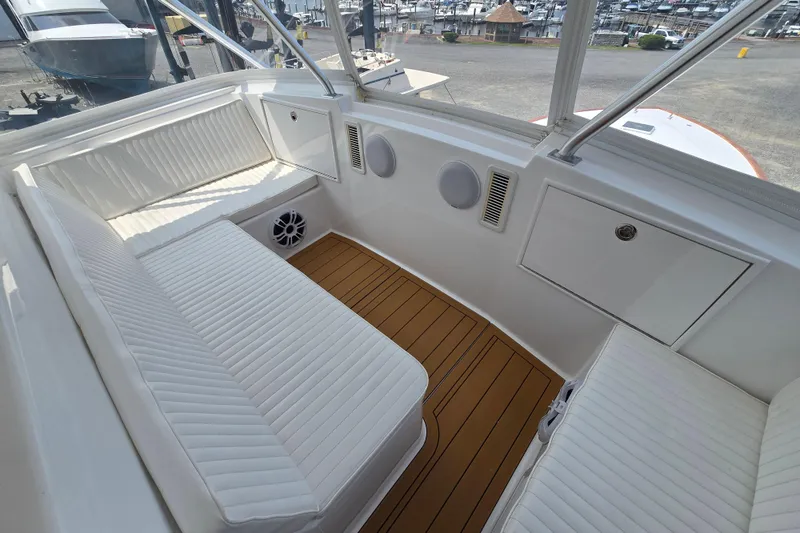 Slide: The Image of Luxurious seating area on 1986 Ocean Yachts 55 Super Sport boat. - 46