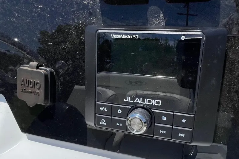 Slide: The Image of 2019 Sea Hunt BX 20 BR boat featuring JL Audio MediaMaster 50 sound system. - 23