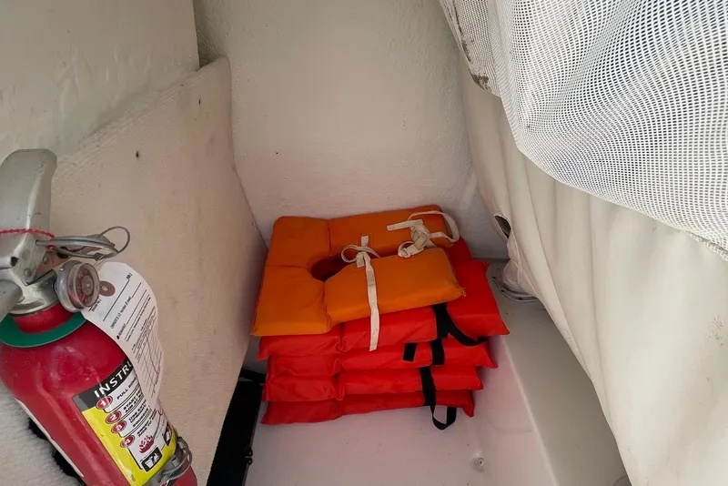 Slide: The Image of Fire extinguisher and life jackets on 2019 Sea Hunt BX 20 BR boat. - 28