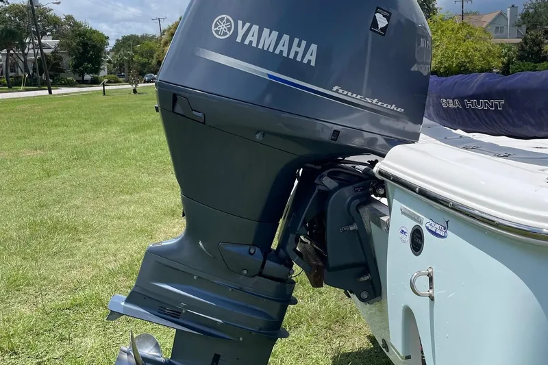 Slide: The Image of 2019 Sea Hunt BX 20 BR boat with Yamaha four-stroke outboard motor. - 7