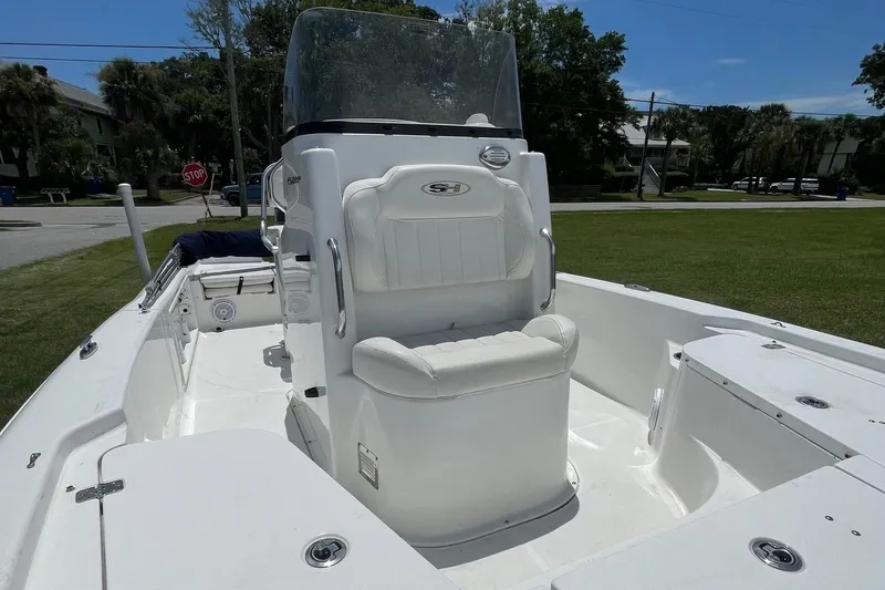 Slide: The Image of 2019 Sea Hunt BX 20 BR boat with white interior and central console. - 8