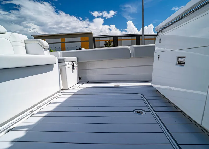 Slide: The Image of HCB 42 Lujo 2021 - 14