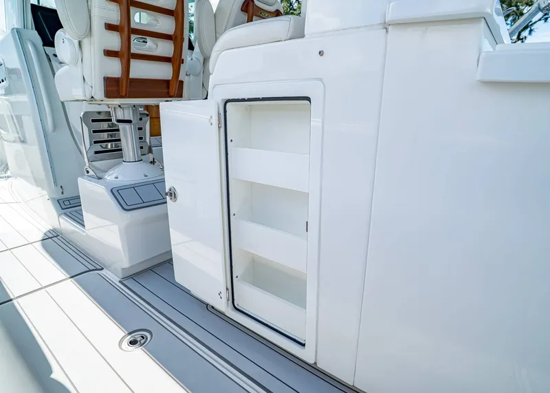 Slide: The Image of HCB 42 Lujo 2021 - 20