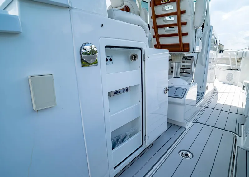 Slide: The Image of HCB 42 Lujo 2021 - 21