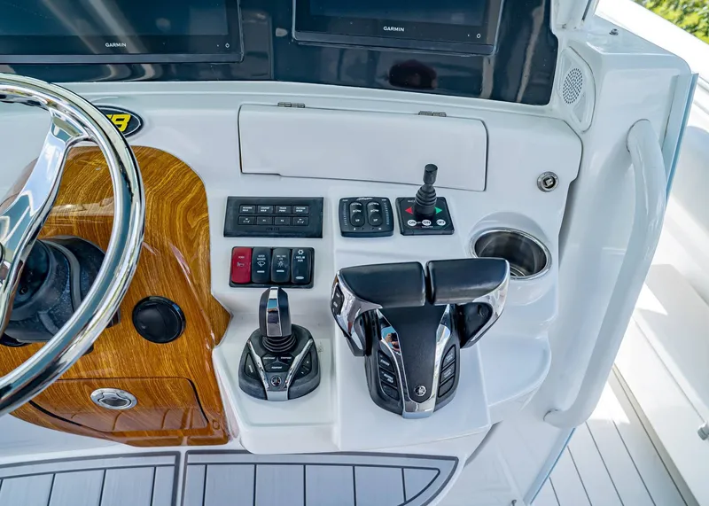 Slide: The Image of HCB 42 Lujo 2021 - 26