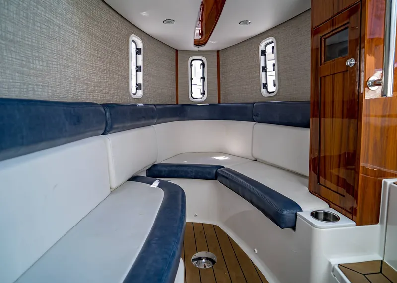 Slide: The Image of HCB 42 Lujo 2021 - 34